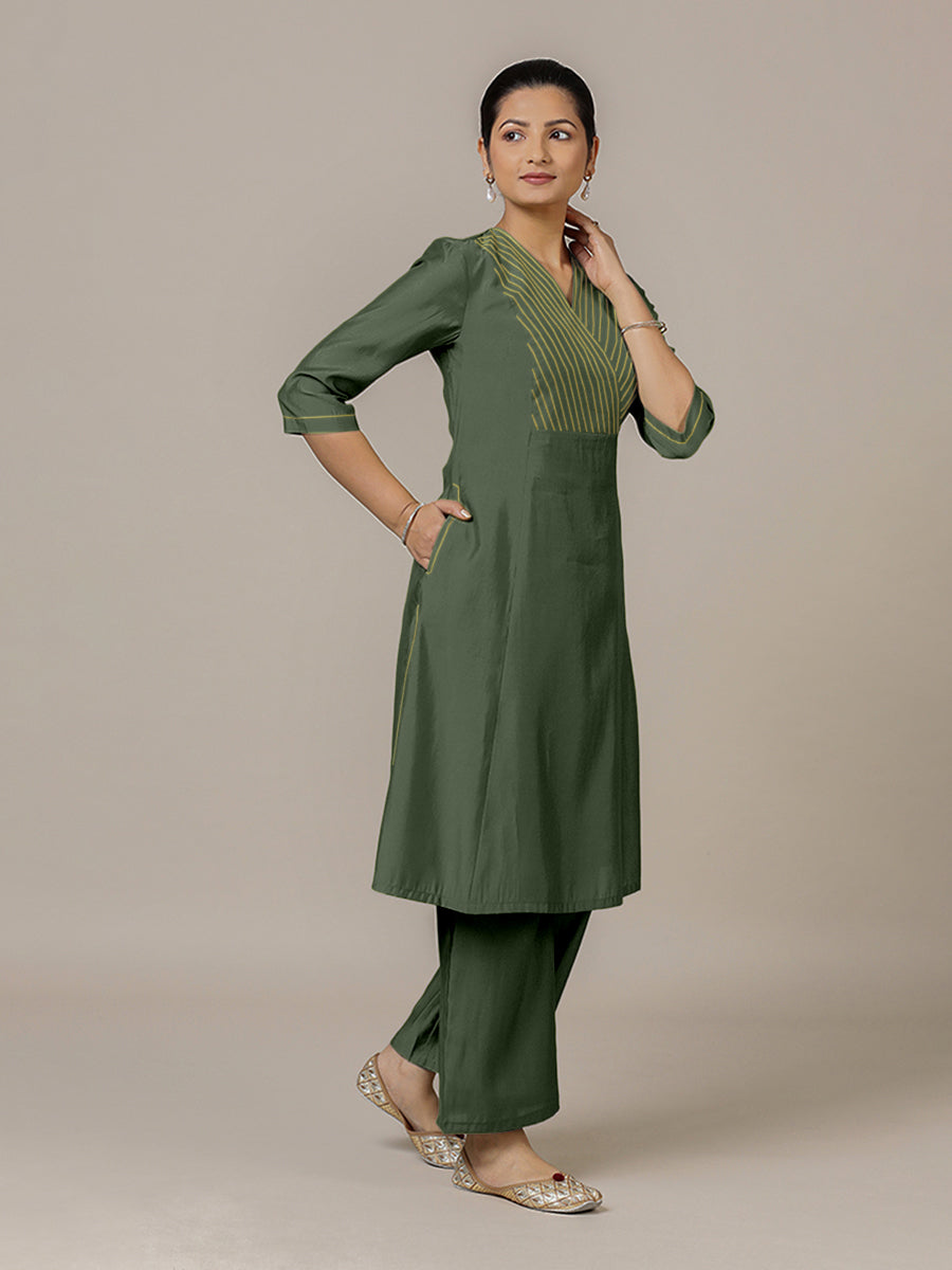 Piya x Rozaana Kurta, in Green Viscose, featuring three quarter sleeves and v-neckline, made for daily & work (view 8).