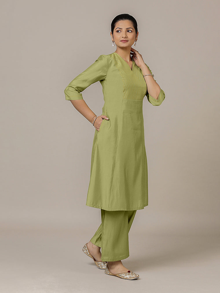 Piya x Rozaana Kurta, in Green Viscose, featuring three quarter sleeves and v-neckline, made for daily & work.