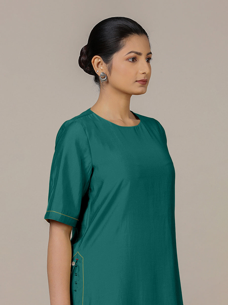 Riya x Rozaana Kurta, in Green Viscose, featuring elbow sleeves and jewel neckline, made for daily & work (view 4).