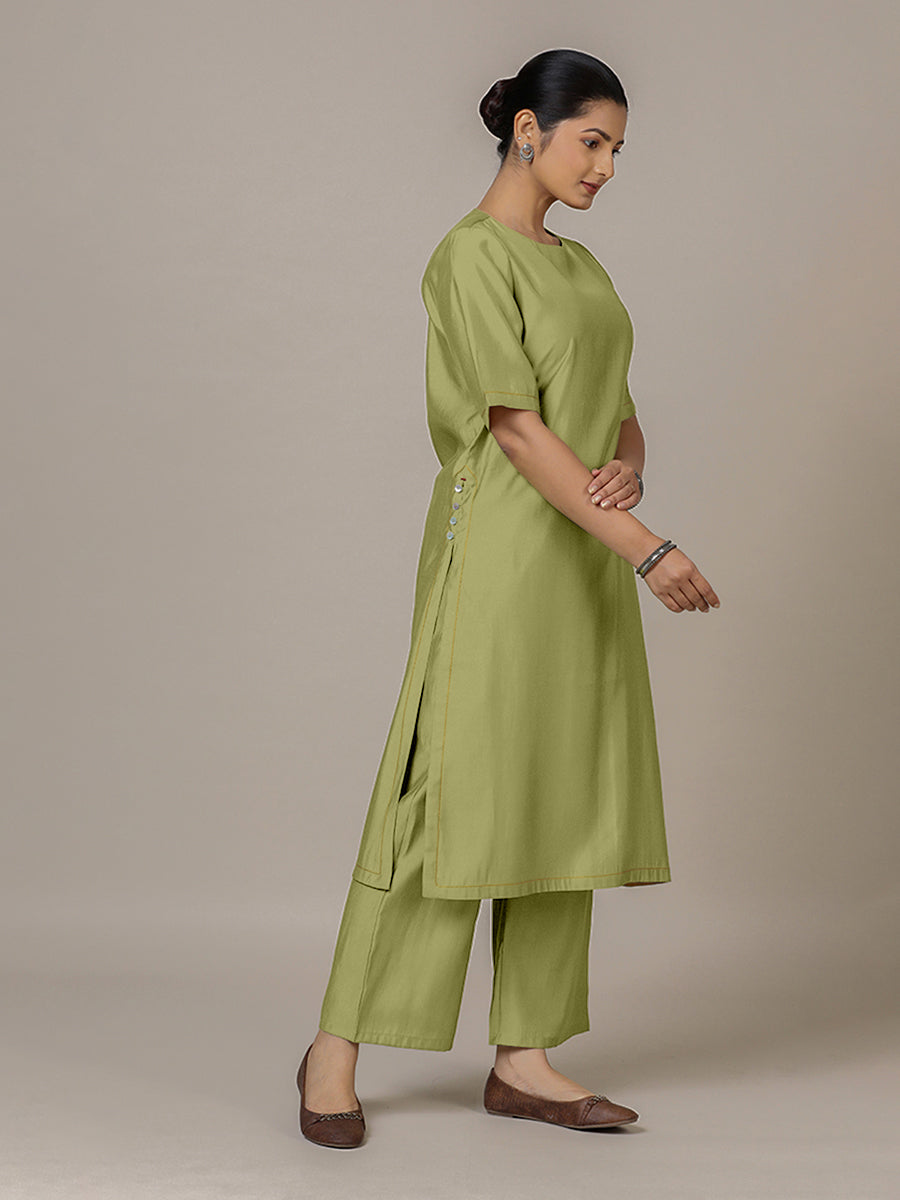 Riya x Rozaana Kurta, in Green Viscose, featuring elbow sleeves and jewel neckline, made for daily & work (view 8).