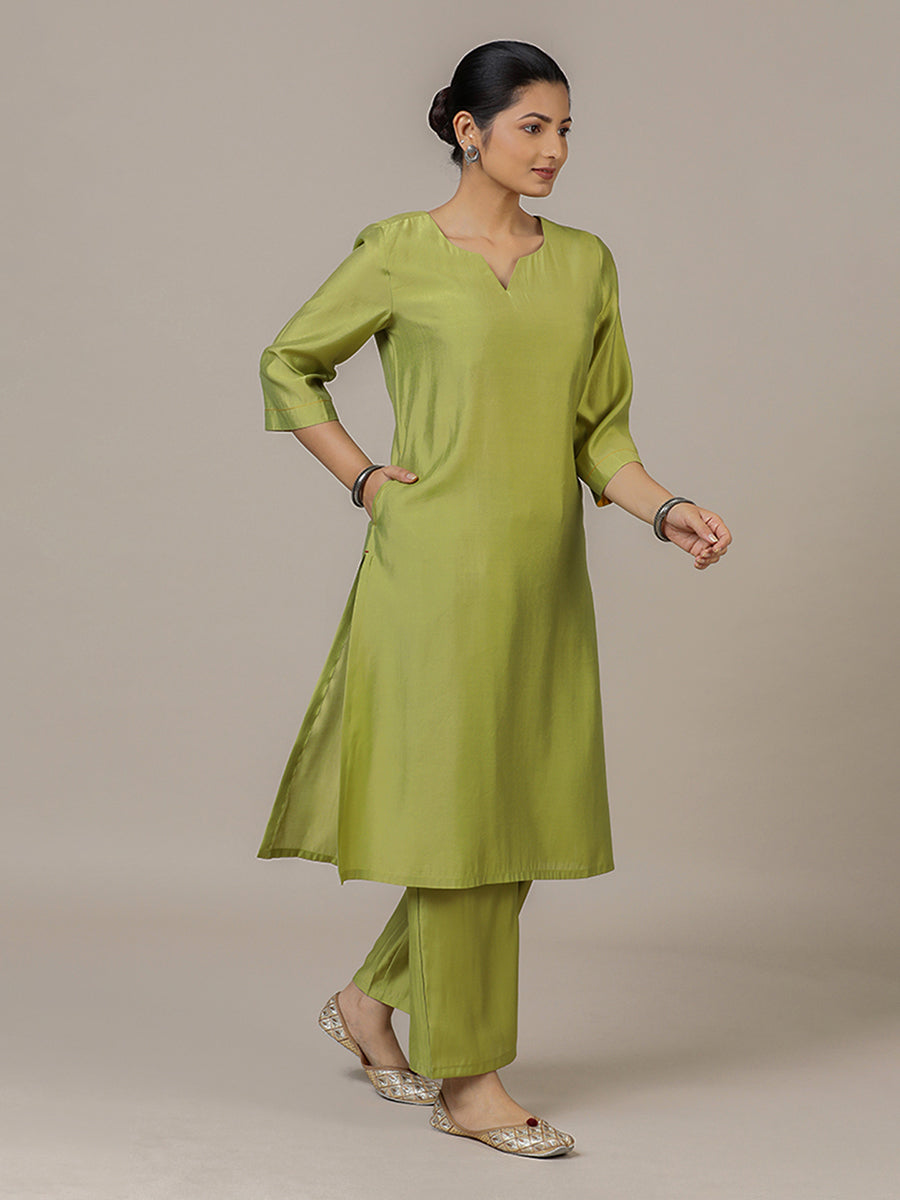 Sadaf x Rozaana Kurta, in Green Viscose, featuring three quarter sleeves and round neck with splitline (view 8).