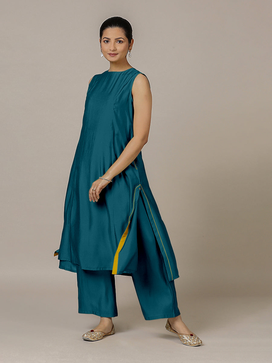 Sameera x Rozaana Kurta, in Blue Viscose, featuring sleeveless and jewel neckline, made for daily & work.
