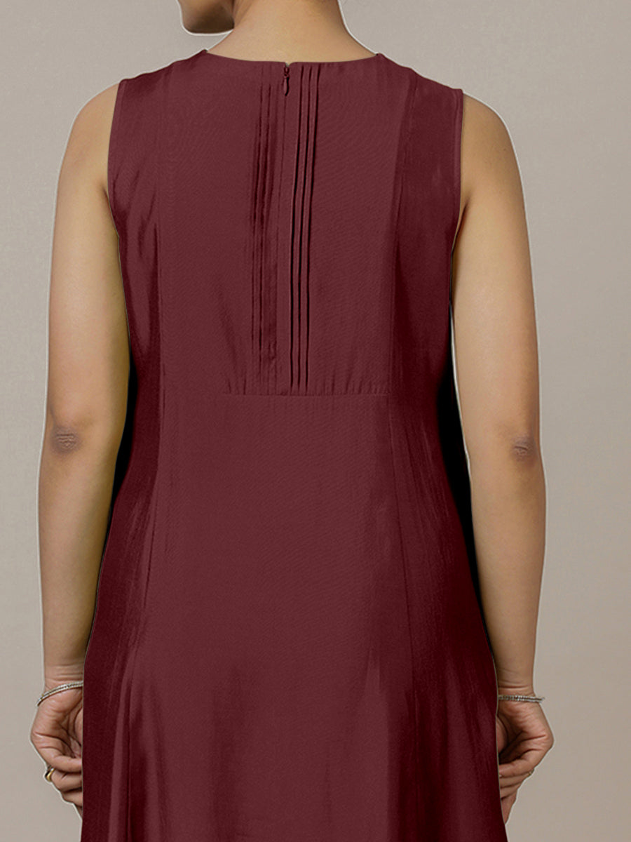 Sameera x Rozaana Kurta, in Maroon Viscose, featuring sleeveless and jewel neckline, made for daily & work (view 3).