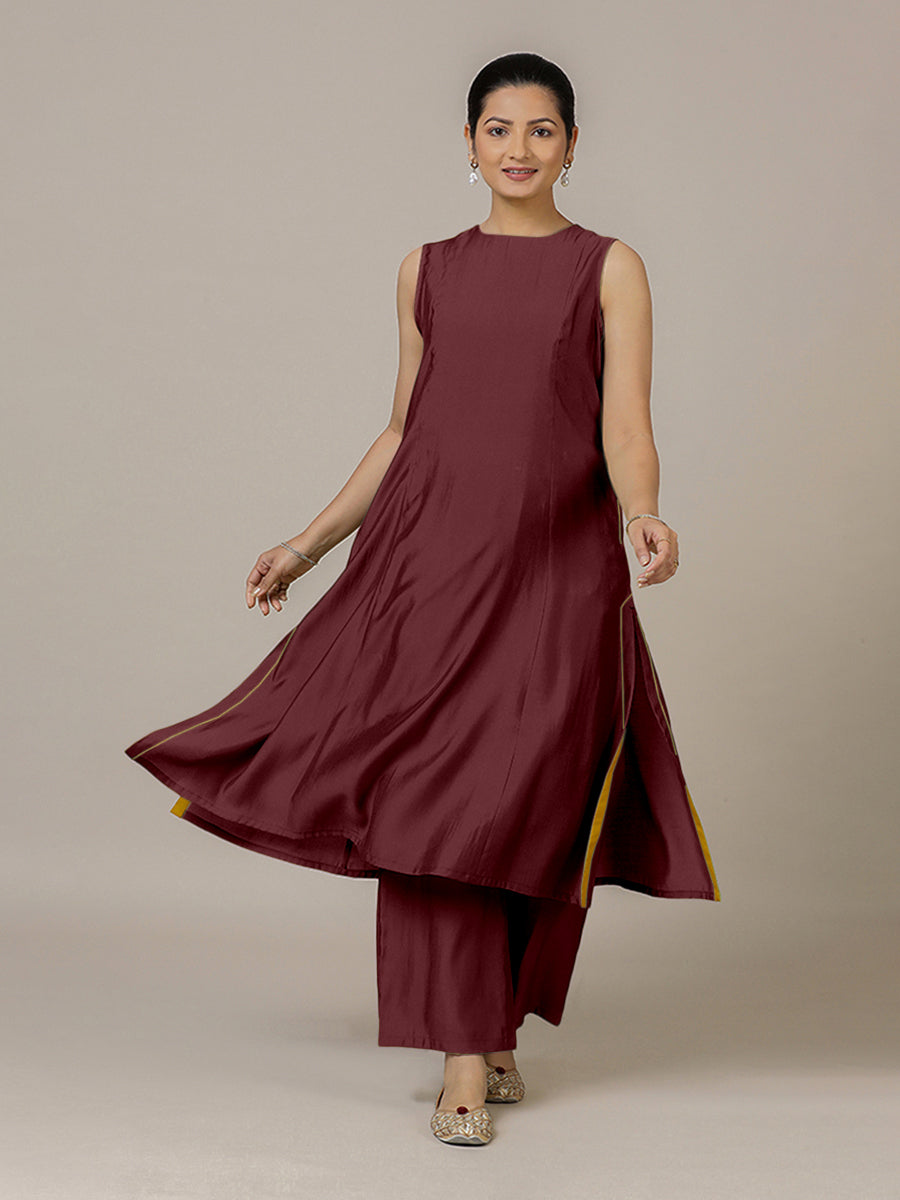 Sameera x Rozaana Kurta, in Maroon Viscose, featuring sleeveless and jewel neckline, made for daily & work (view 5).
