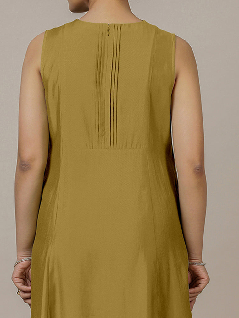 Sameera x Rozaana Kurta, in Yellow Viscose, featuring sleeveless and jewel neckline, made for daily & work (view 3).