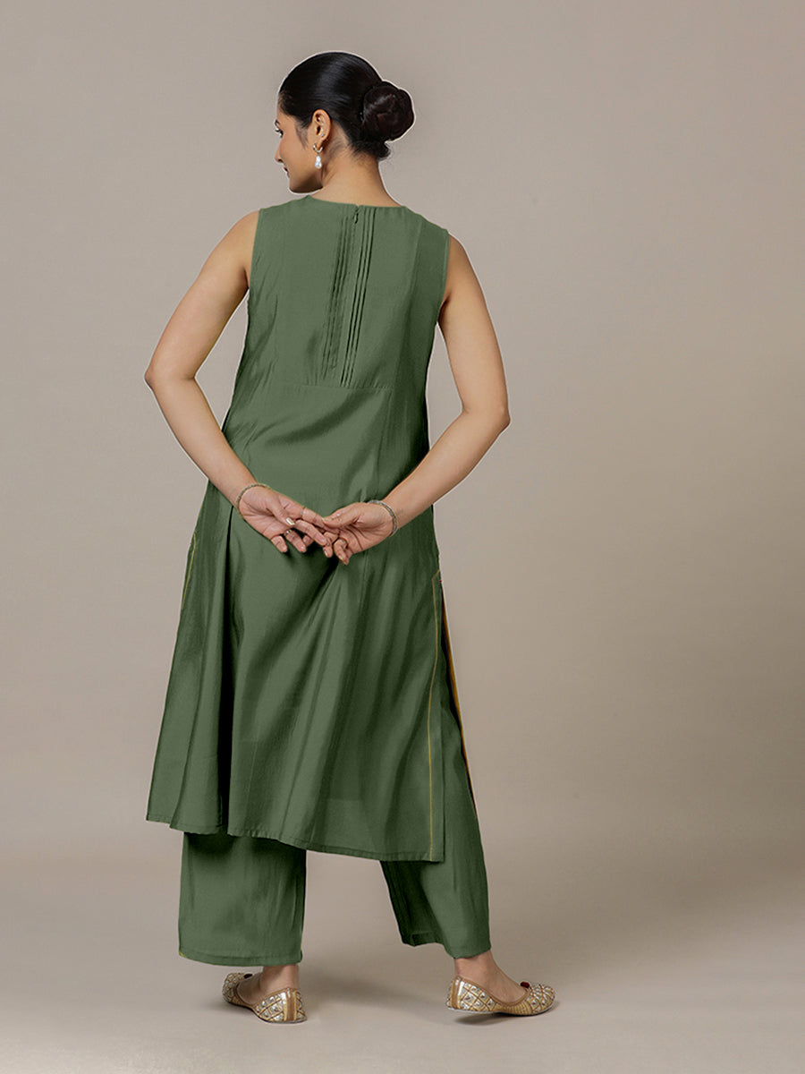 Sameera x Rozaana Kurta, in Green Viscose, featuring sleeveless and jewel neckline, made for daily & work (view 2).