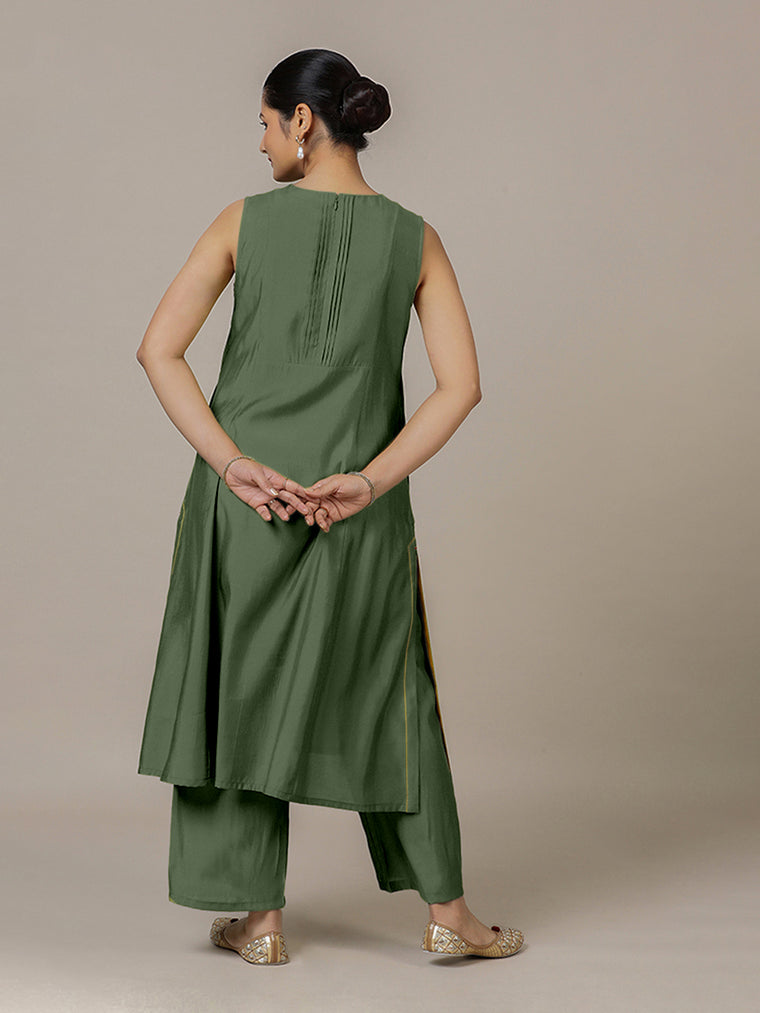 Sameera x Rozaana Kurta, in Green Viscose, featuring sleeveless and jewel neckline, made for daily & work (view 2).