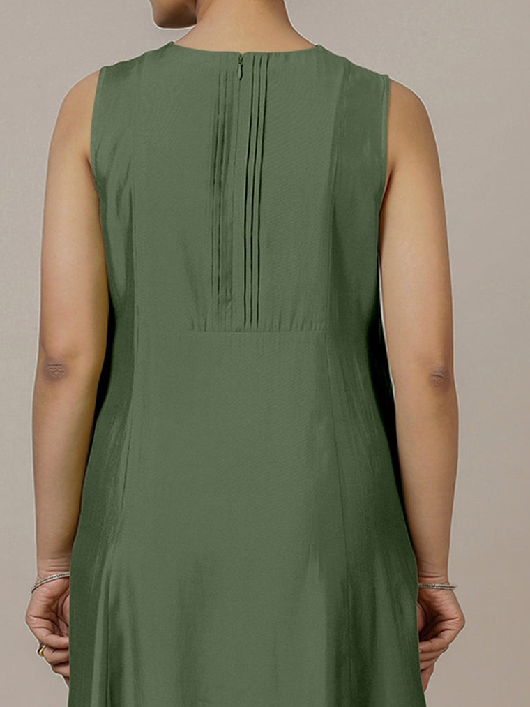 Sameera x Rozaana Kurta, in Green Viscose, featuring sleeveless and jewel neckline, made for daily & work (view 3).