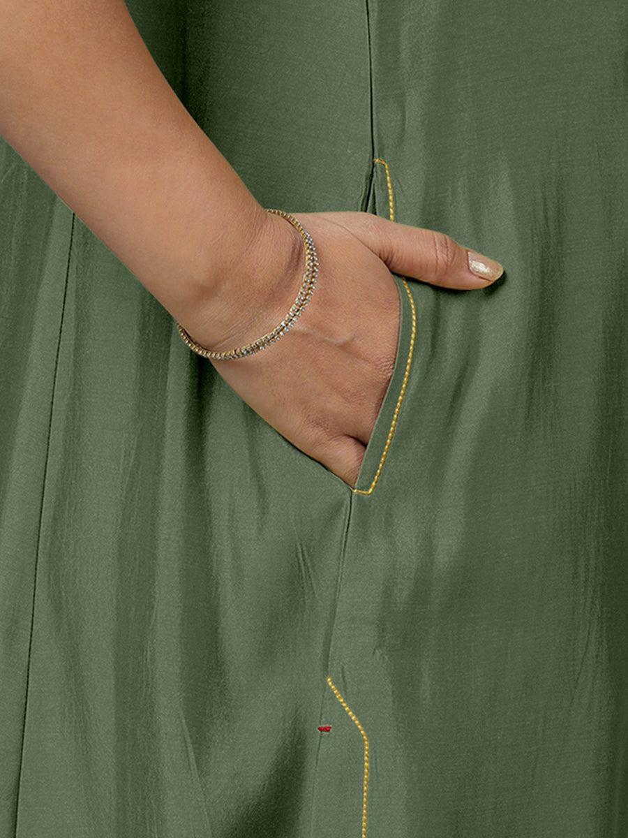 Sameera x Rozaana Kurta, in Green Viscose, featuring sleeveless and jewel neckline, made for daily & work (view 4).
