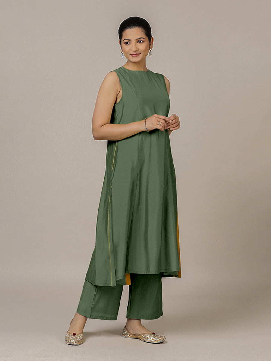 Sameera x Rozaana Kurta, in Green Viscose, featuring sleeveless and jewel neckline, made for daily & work (view 5).