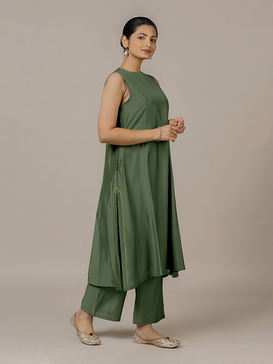 Sameera x Rozaana Kurta, in Green Viscose, featuring sleeveless and jewel neckline, made for daily & work (view 7).