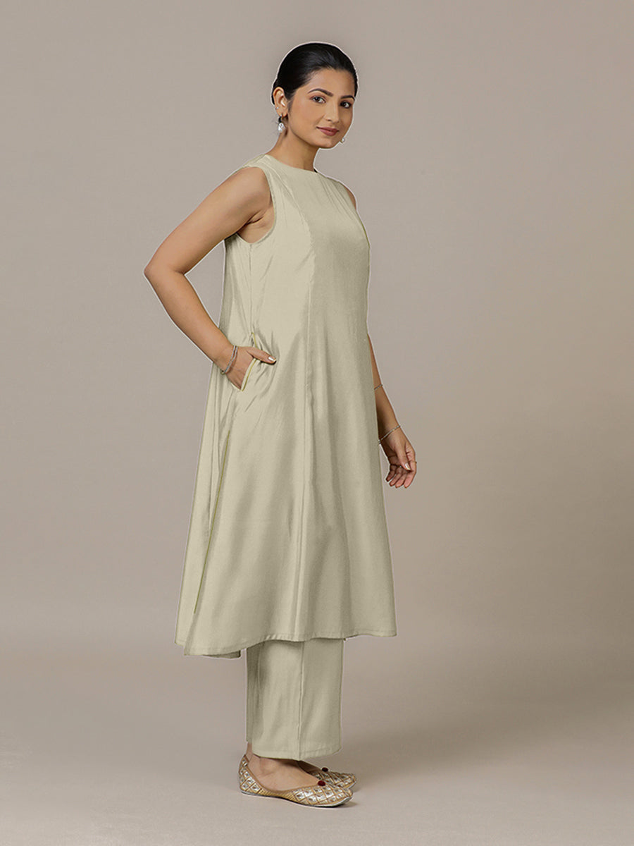 Sameera x Rozaana Kurta, in Cream Viscose, featuring sleeveless and jewel neckline, made for daily & work (view 8).