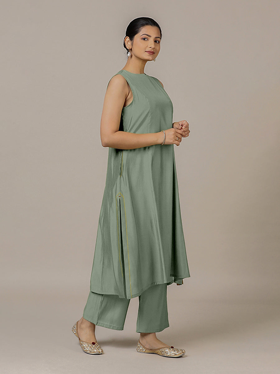 Sameera x Rozaana Kurta, in Green Viscose, featuring sleeveless and jewel neckline, made for daily & work (view 7).
