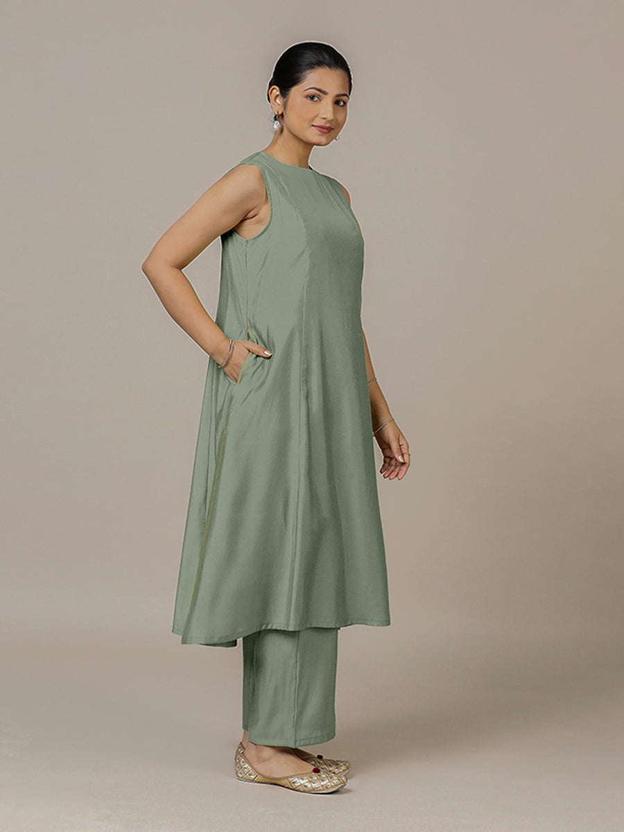 Sameera x Rozaana Kurta, in Green Viscose, featuring sleeveless and jewel neckline, made for daily & work (view 8).