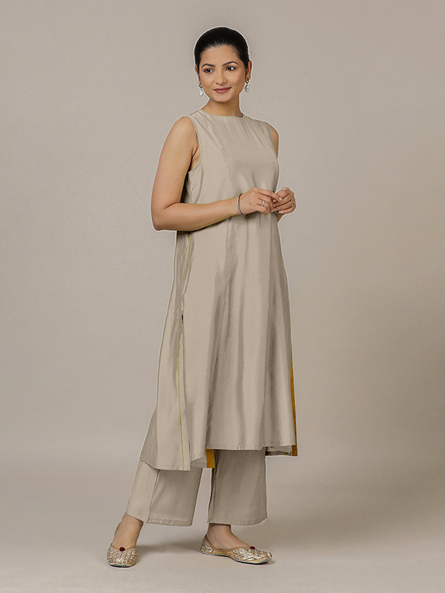 Sameera x Rozaana Kurta, in Grey Viscose, featuring sleeveless and jewel neckline, made for daily & work.