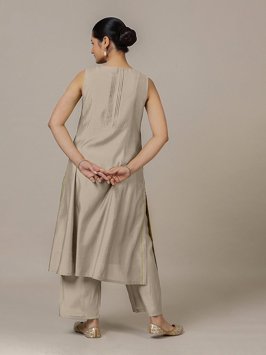 Sameera x Rozaana Kurta, in Grey Viscose, featuring sleeveless and jewel neckline, made for daily & work (view 2).