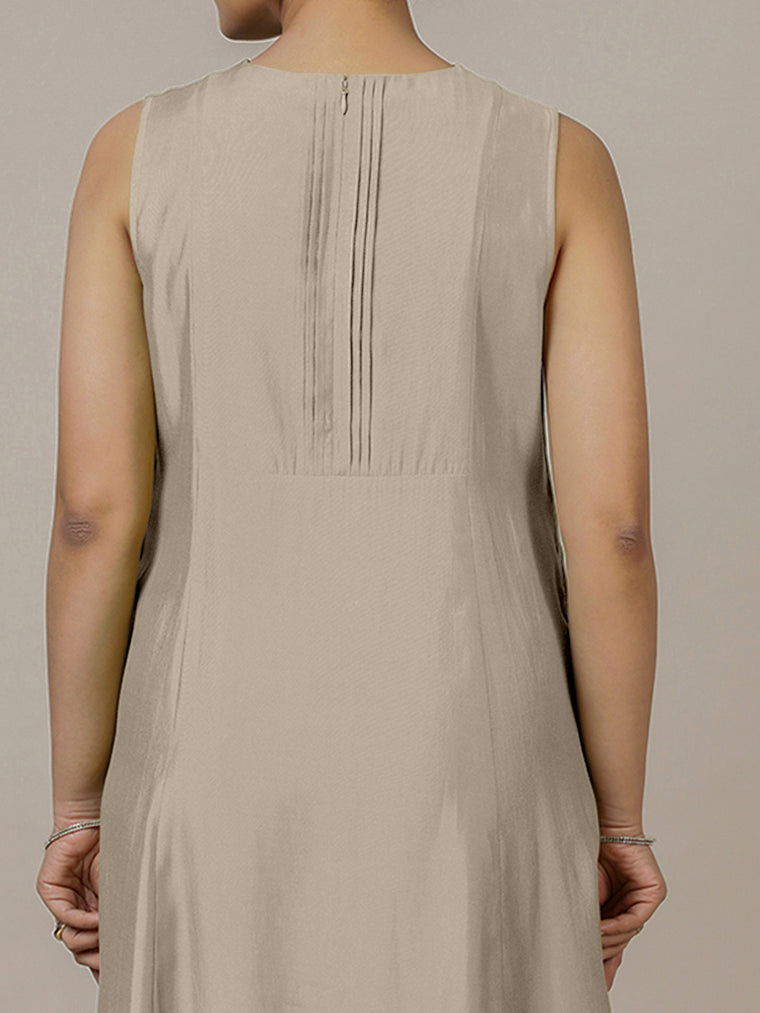 Sameera x Rozaana Kurta, in Grey Viscose, featuring sleeveless and jewel neckline, made for daily & work (view 3).