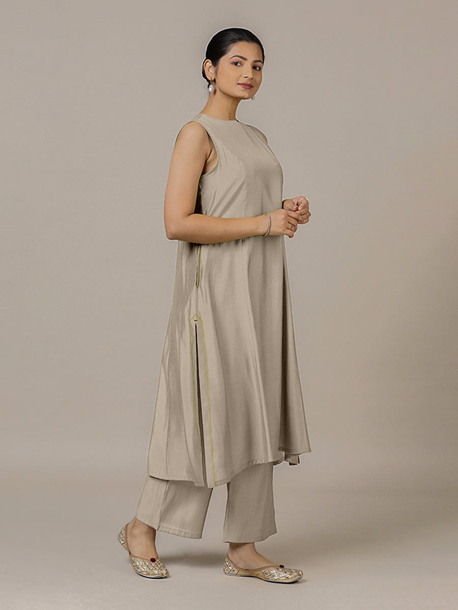 Sameera x Rozaana Kurta, in Grey Viscose, featuring sleeveless and jewel neckline, made for daily & work (view 7).
