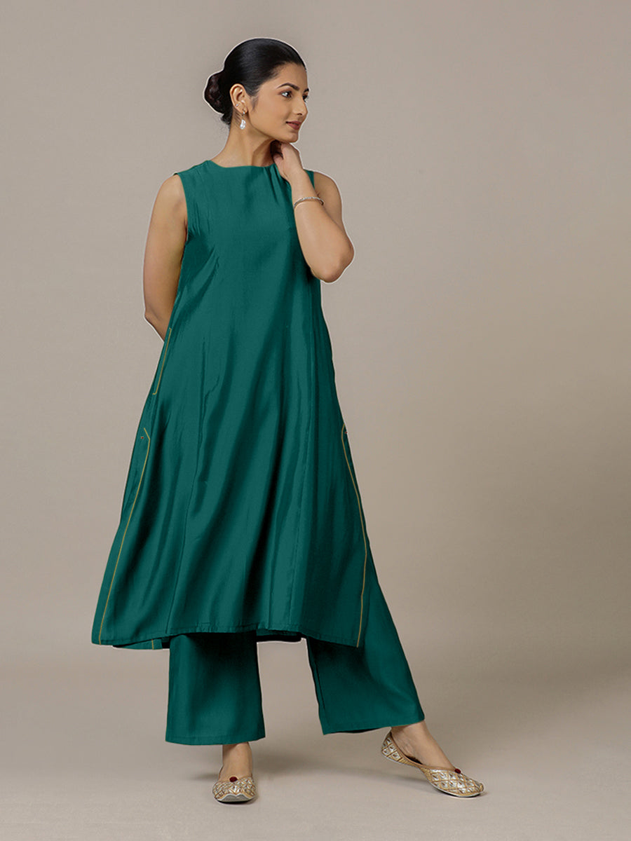 Sameera x Rozaana Kurta, in Green Viscose, featuring sleeveless and jewel neckline, made for daily & work (view 8).