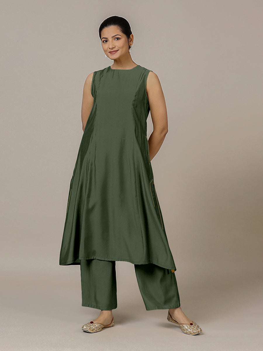 Sameera x Rozaana Kurta, in Green Viscose, featuring sleeveless and jewel neckline, made for daily & work.