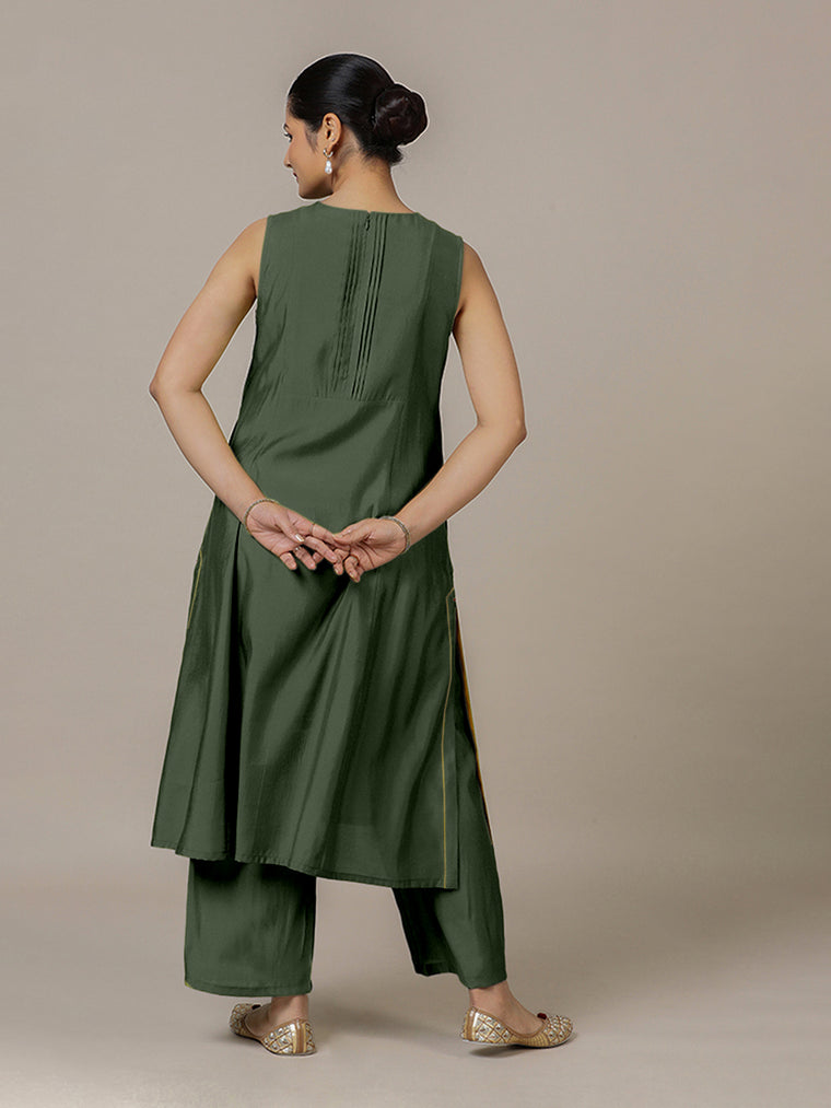 Sameera x Rozaana Kurta, in Green Viscose, featuring sleeveless and jewel neckline, made for daily & work (view 2).