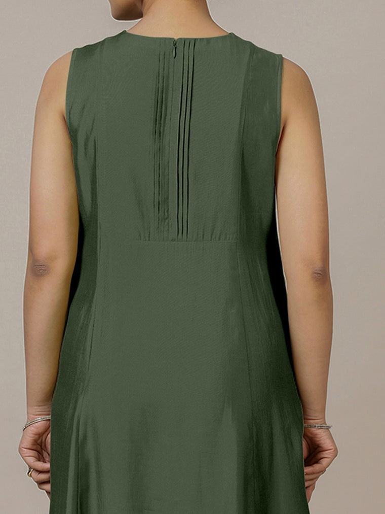 Sameera x Rozaana Kurta, in Green Viscose, featuring sleeveless and jewel neckline, made for daily & work (view 3).