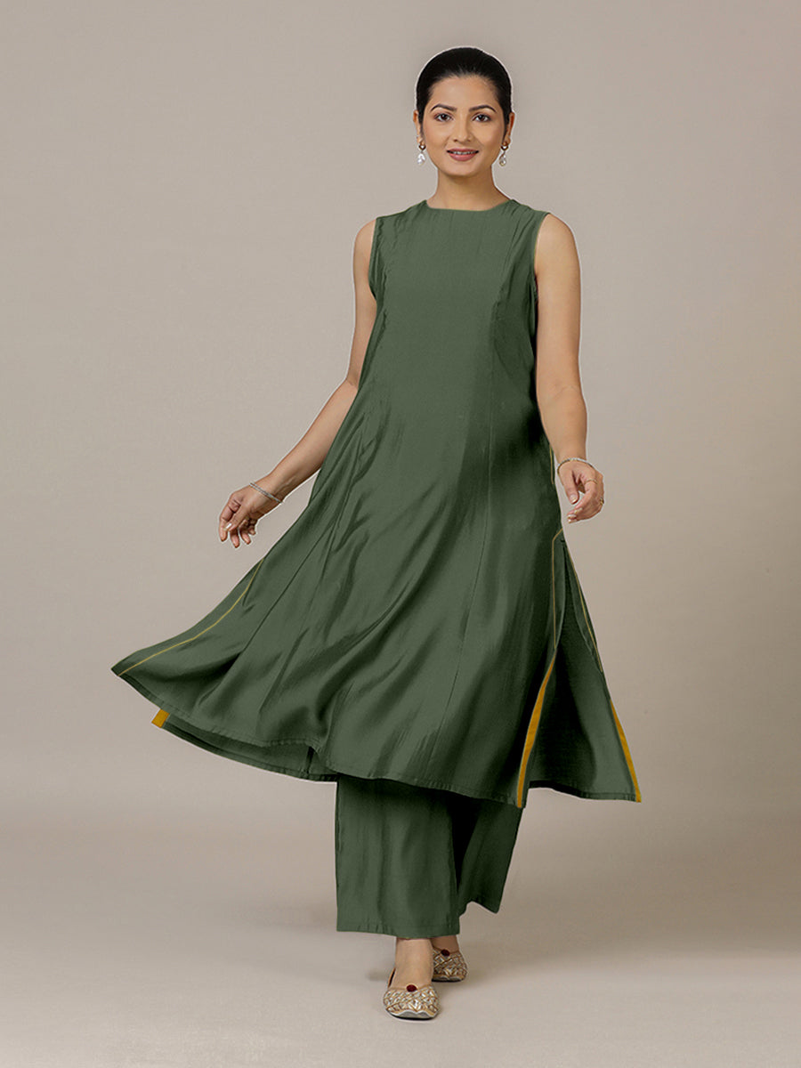 Sameera x Rozaana Kurta, in Green Viscose, featuring sleeveless and jewel neckline, made for daily & work (view 6).