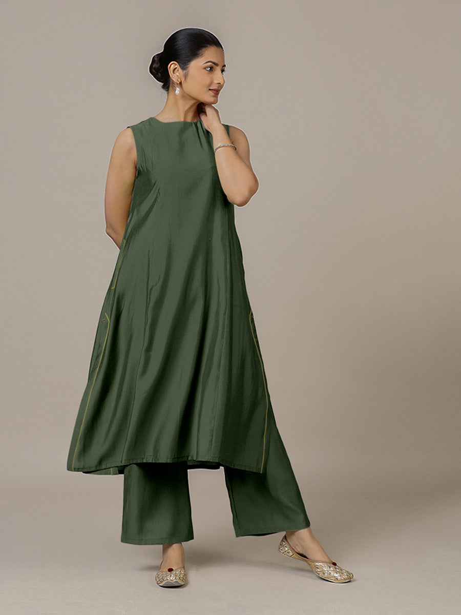 Sameera x Rozaana Kurta, in Green Viscose, featuring sleeveless and jewel neckline, made for daily & work (view 8).