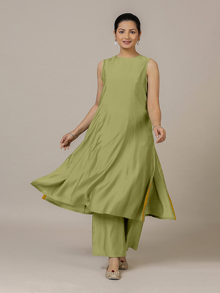Sameera x Rozaana Kurta, in Green Viscose, featuring sleeveless and jewel neckline, made for daily & work (view 6).