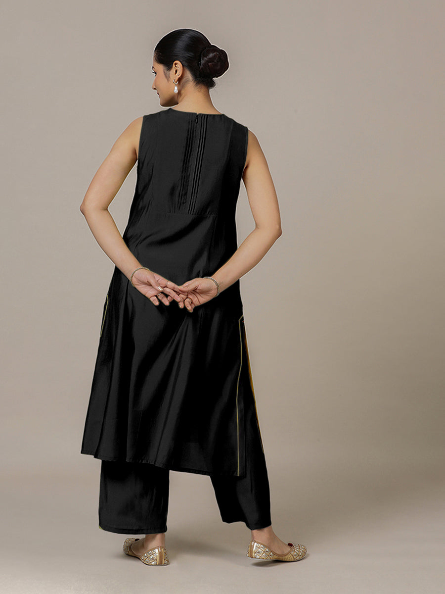 Sameera x Rozaana Kurta, in Black Viscose, featuring sleeveless and jewel neckline, made for daily & work (view 2).