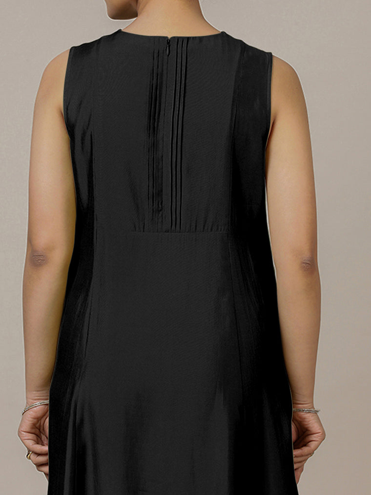 Sameera x Rozaana Kurta, in Black Viscose, featuring sleeveless and jewel neckline, made for daily & work (view 3).