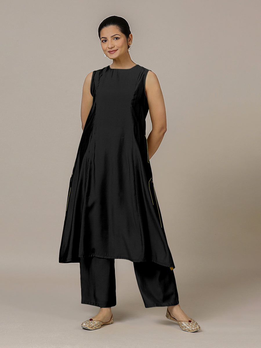 Sameera x Rozaana Kurta, in Black Viscose, featuring sleeveless and jewel neckline, made for daily & work (view 7).