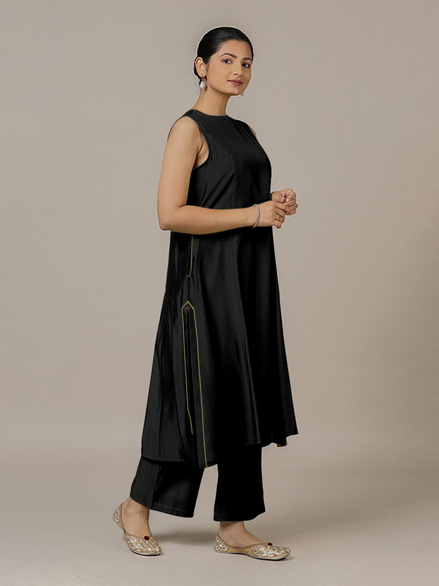 Sameera x Rozaana Kurta, in Black Viscose, featuring sleeveless and jewel neckline, made for daily & work (view 8).