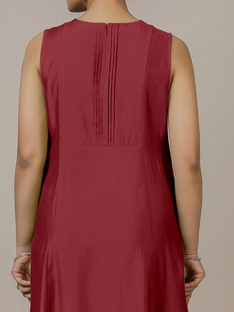 Sameera x Rozaana Kurta, in Red Viscose, featuring sleeveless and jewel neckline, made for daily & work (view 3).