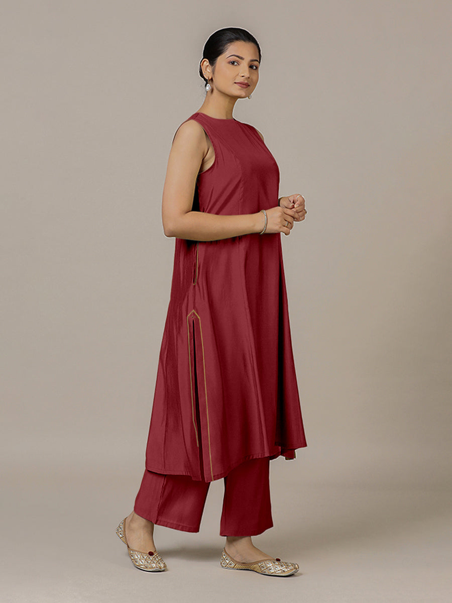 Sameera x Rozaana Kurta, in Red Viscose, featuring sleeveless and jewel neckline, made for daily & work (view 8).