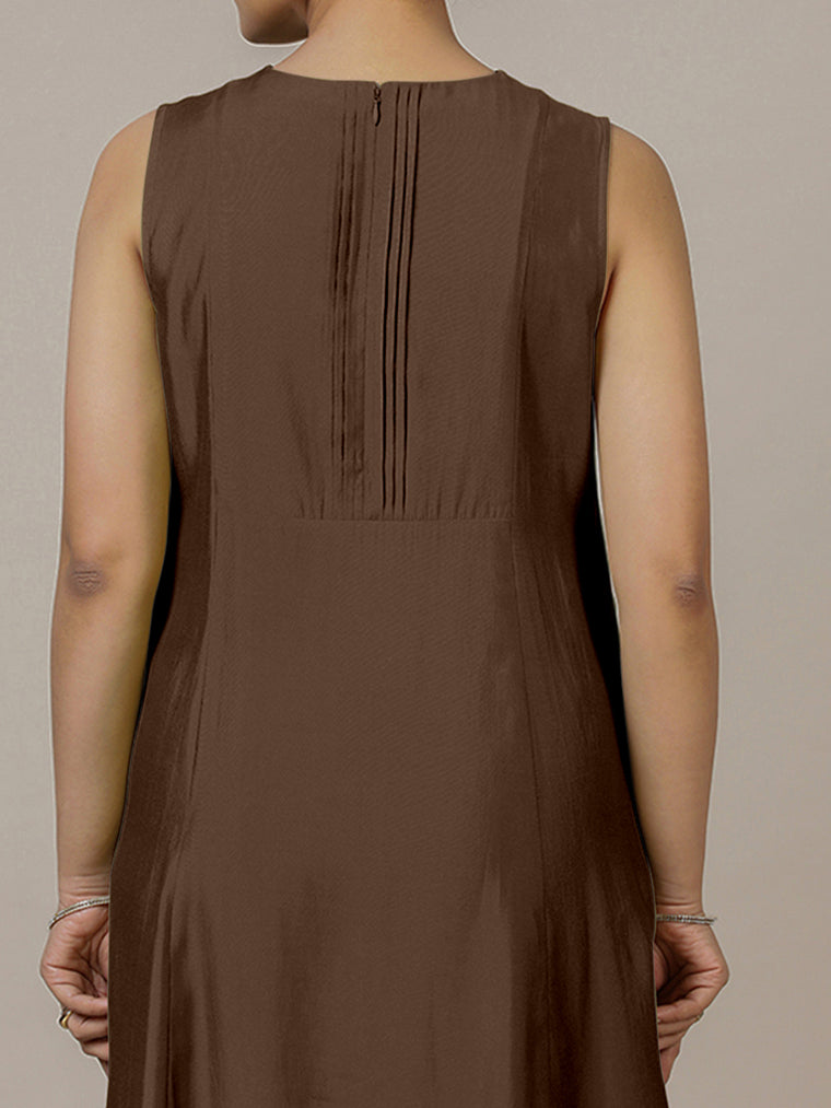 Sameera x Rozaana Kurta, in Brown Viscose, featuring sleeveless and jewel neckline, made for daily & work (view 3).
