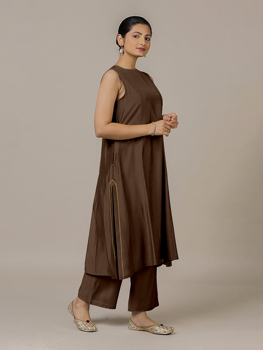 Sameera x Rozaana Kurta, in Brown Viscose, featuring sleeveless and jewel neckline, made for daily & work (view 8).