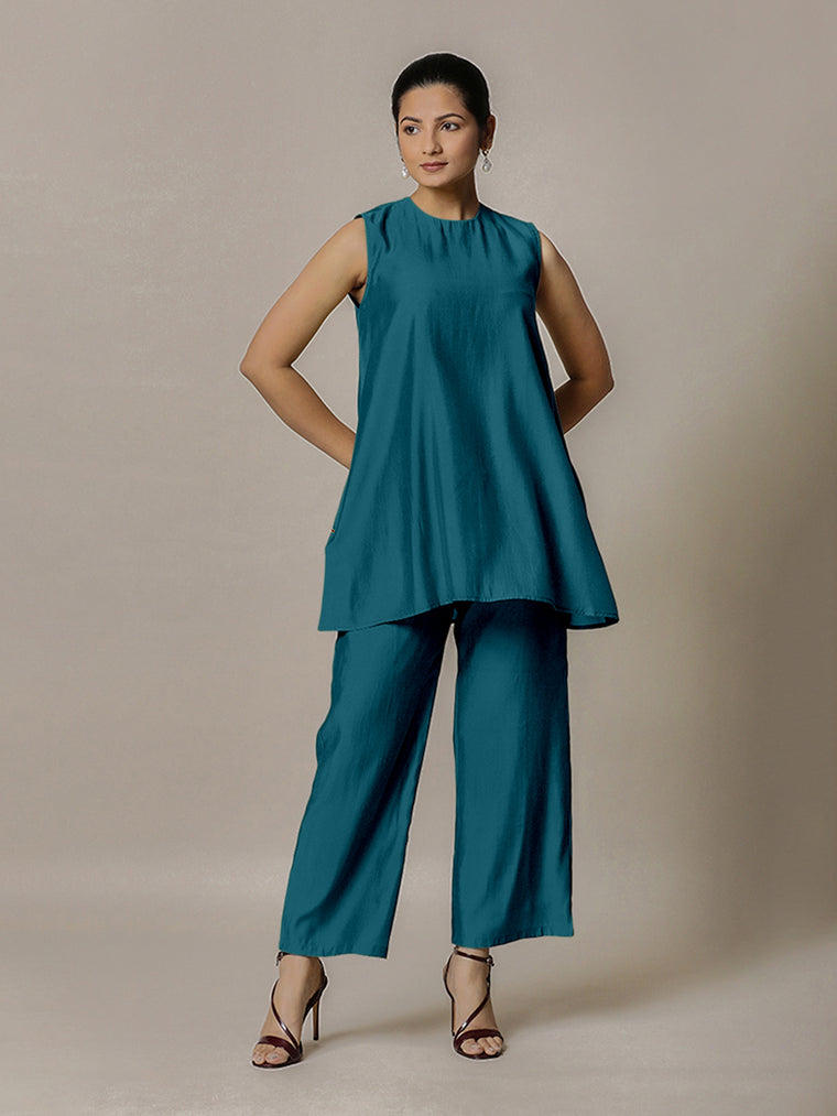 Sana x Rozaana Kurta, in Blue Viscose, featuring sleeveless and jewel neckline, made for daily & work.