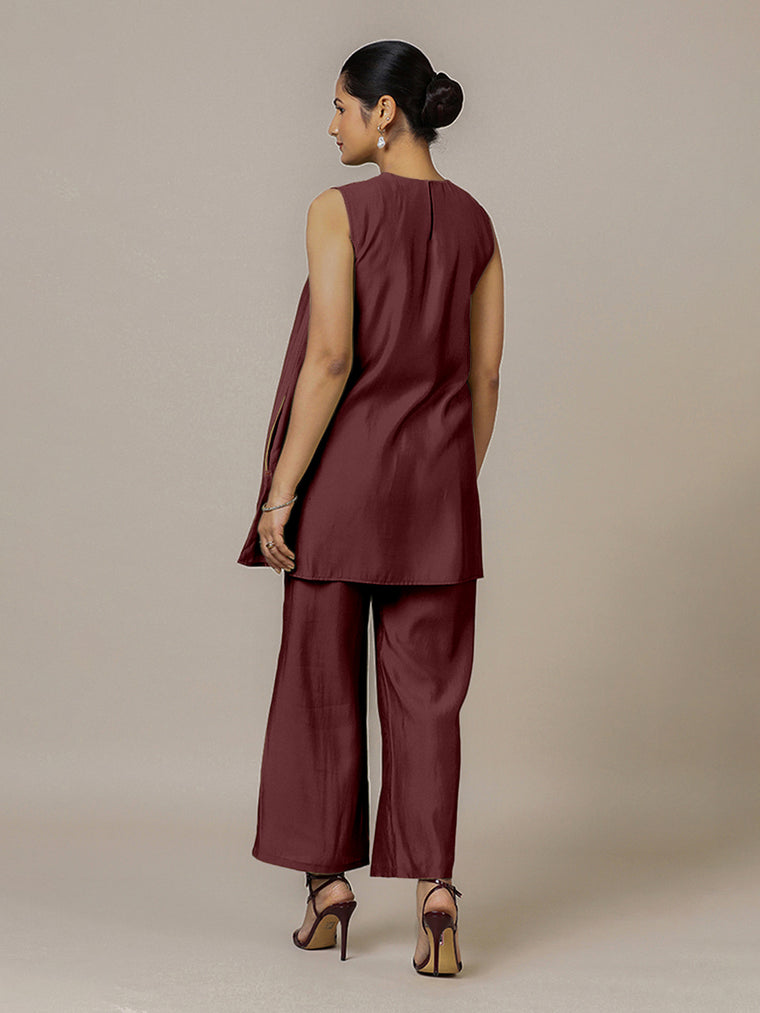 Sana x Rozaana Kurta, in Maroon Viscose, featuring sleeveless and jewel neckline, made for daily & work (view 2).