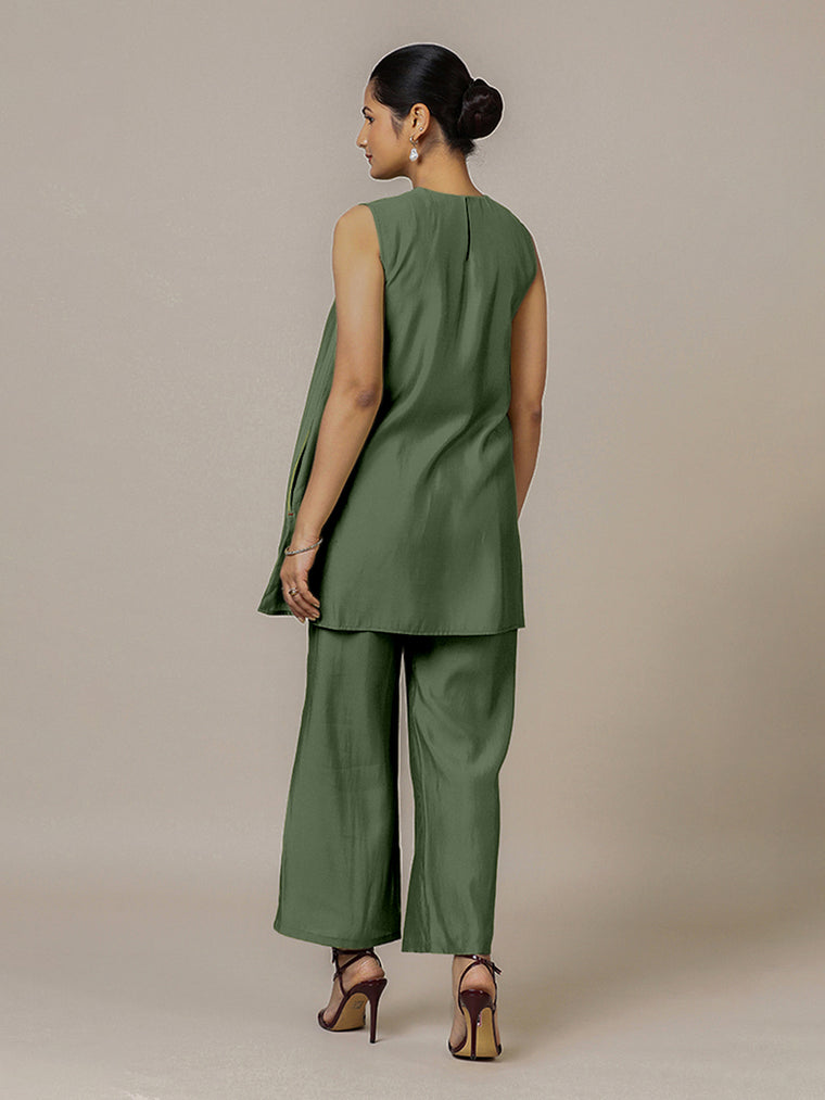 Sana x Rozaana Kurta, in Green Viscose, featuring sleeveless and jewel neckline, made for daily & work (view 2).
