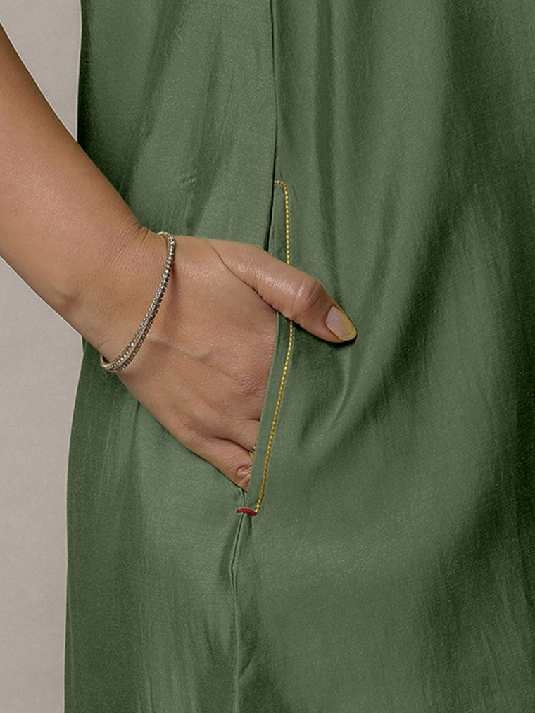 Sana x Rozaana Kurta, in Green Viscose, featuring sleeveless and jewel neckline, made for daily & work (view 3).