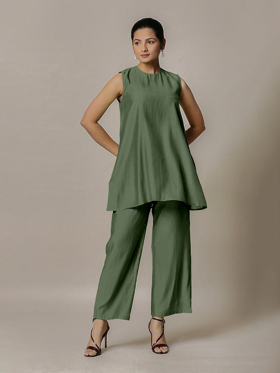 Sana x Rozaana Kurta, in Green Viscose, featuring sleeveless and jewel neckline, made for daily & work (view 4).
