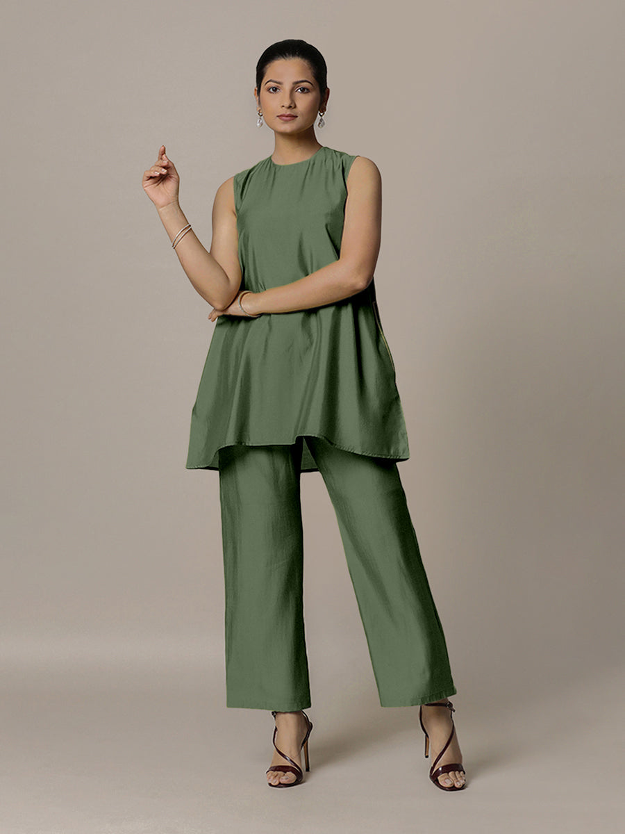 Sana x Rozaana Kurta, in Green Viscose, featuring sleeveless and jewel neckline, made for daily & work (view 5).