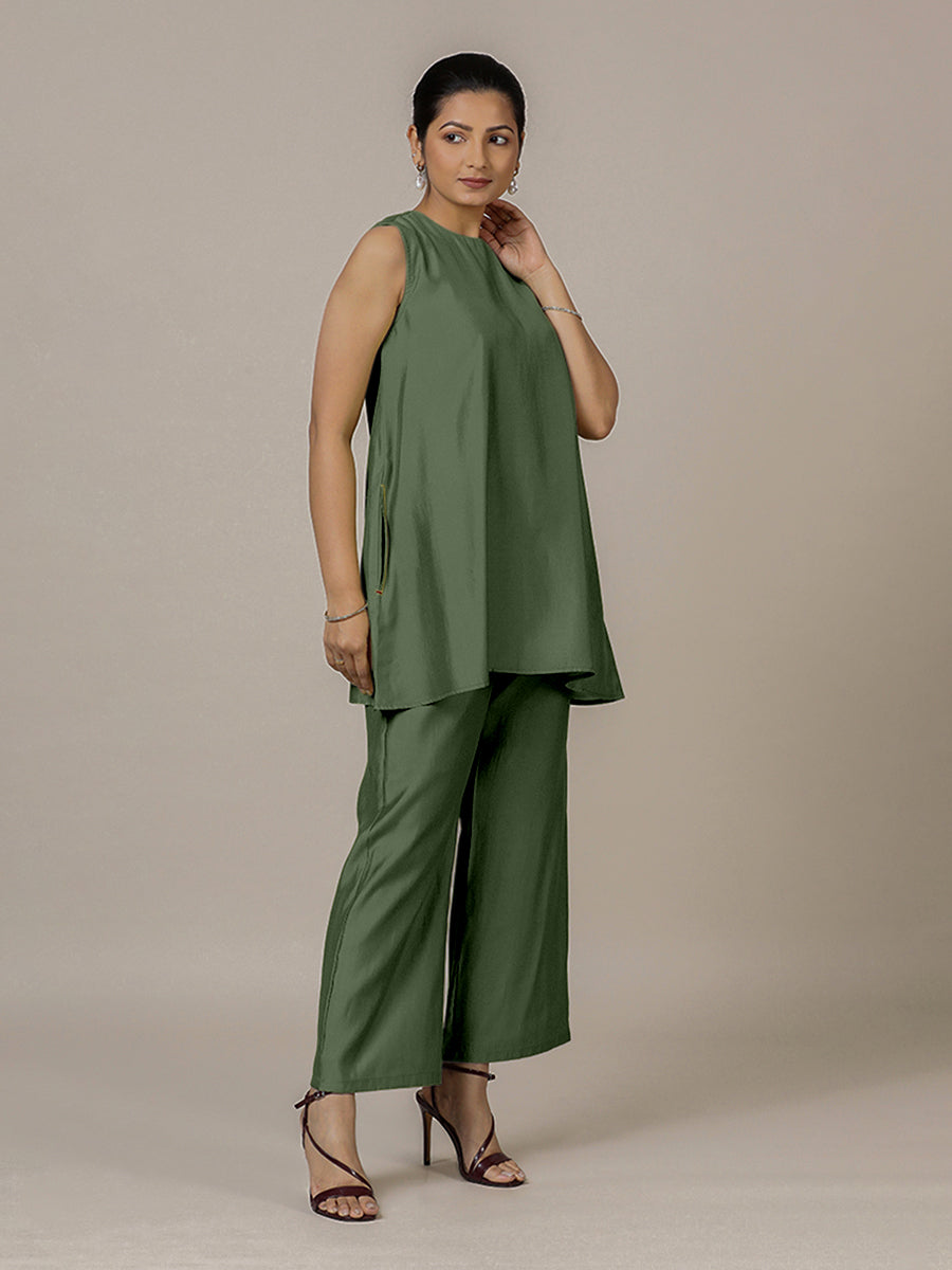 Sana x Rozaana Kurta, in Green Viscose, featuring sleeveless and jewel neckline, made for daily & work (view 7).