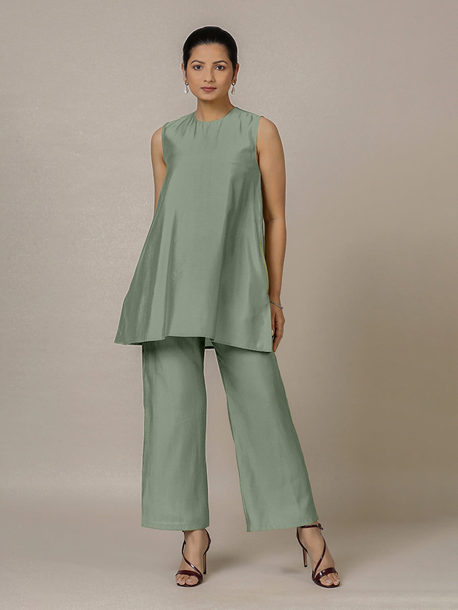 Sana x Rozaana Kurta, in Green Viscose, featuring sleeveless and jewel neckline, made for daily & work.