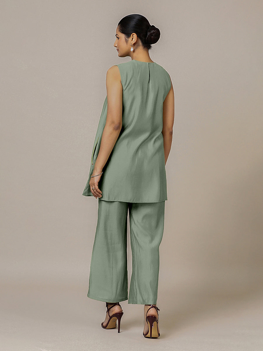 Sana x Rozaana Kurta, in Green Viscose, featuring sleeveless and jewel neckline, made for daily & work (view 2).