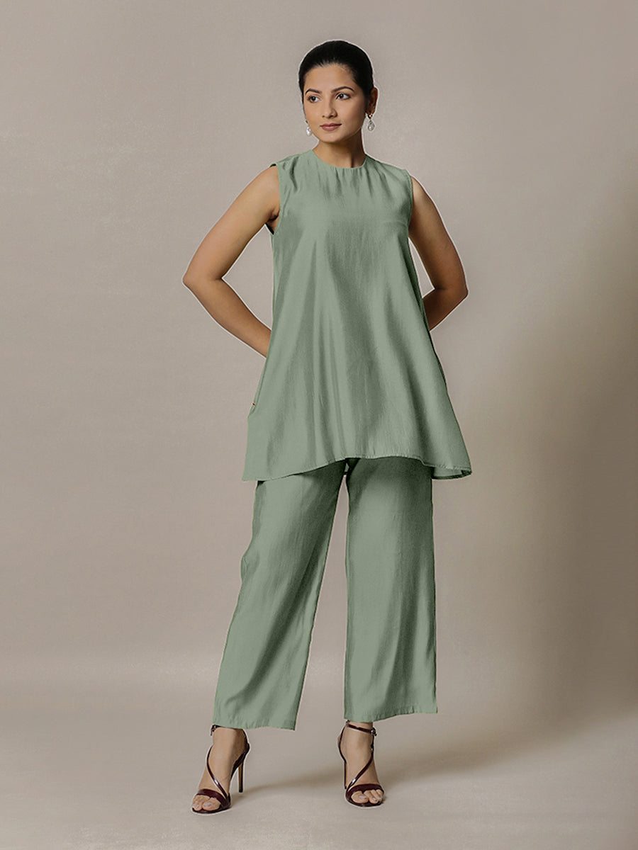 Sana x Rozaana Kurta, in Green Viscose, featuring sleeveless and jewel neckline, made for daily & work (view 4).