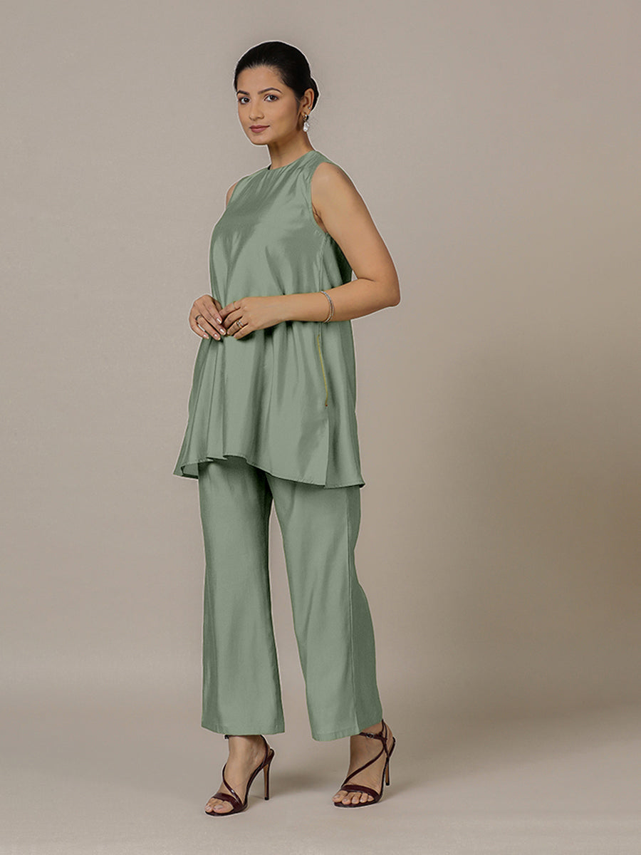 Sana x Rozaana Kurta, in Green Viscose, featuring sleeveless and jewel neckline, made for daily & work (view 6).