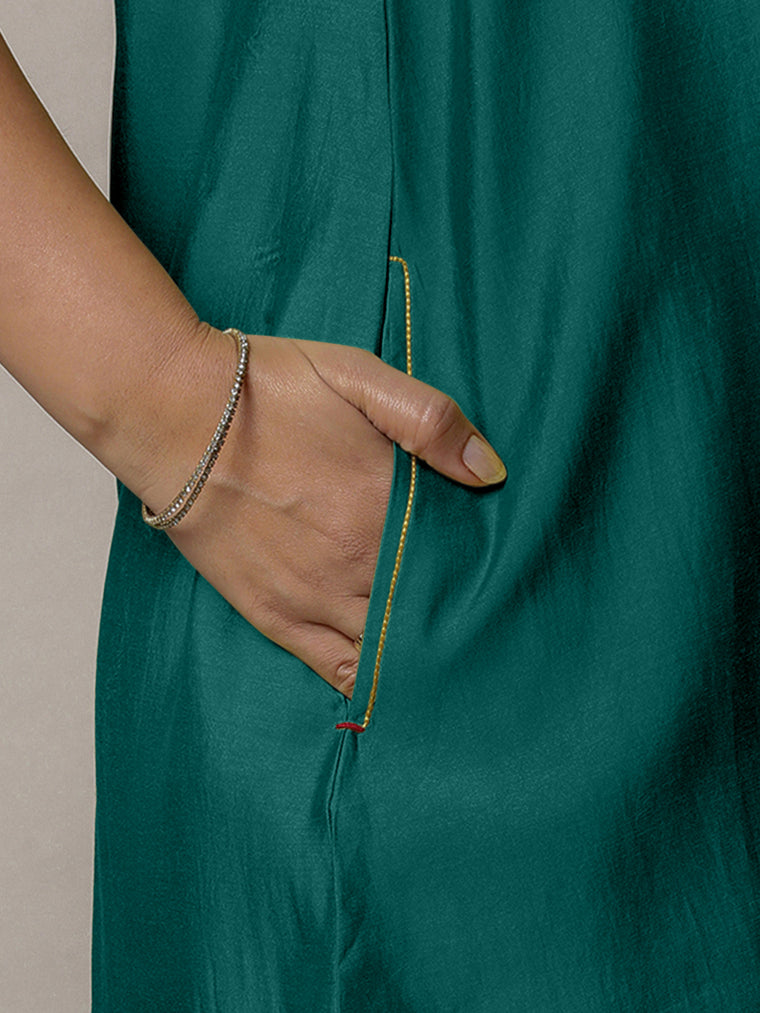 Sana x Rozaana Kurta, in Green Viscose, featuring sleeveless and jewel neckline, made for daily & work (view 3).