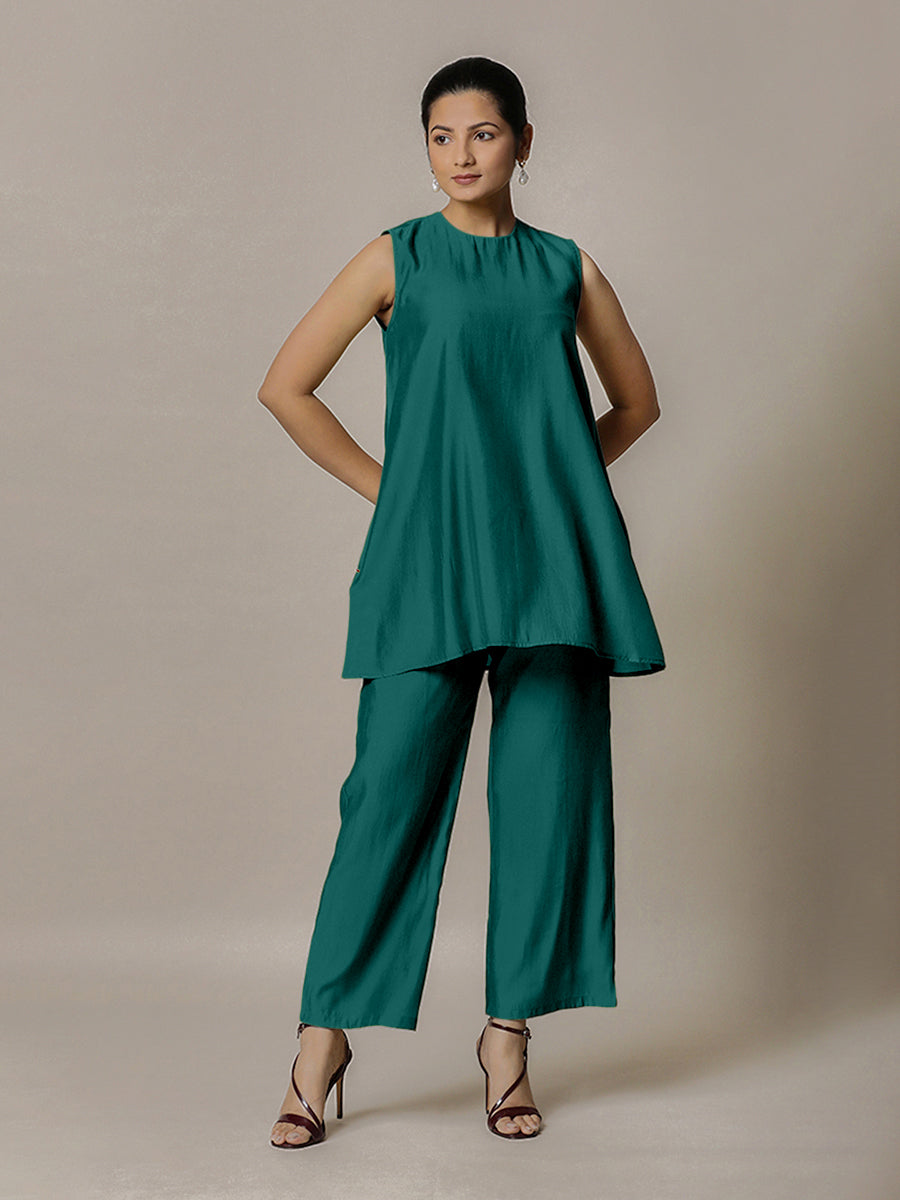Sana x Rozaana Kurta, in Green Viscose, featuring sleeveless and jewel neckline, made for daily & work (view 4).